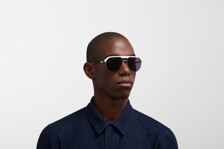 MYKITA ml02 Leica-Sonnenbrille Rahmen: MH52 Signalweiß/glänzendes Silber | Linse: Leica Black Solid J6D2265