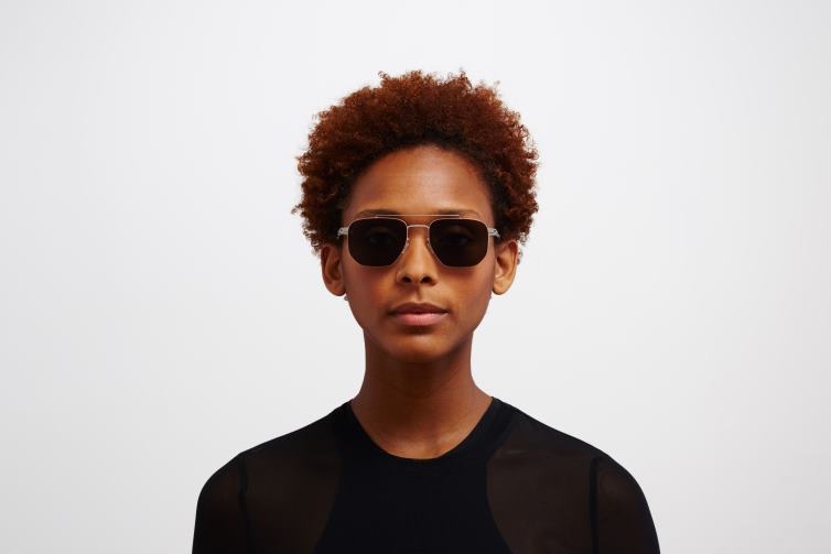 MYKITA ml05 Leica-Sonnenbrille Rahmen: Mattsilber | Linse: Leica G15 Solid + rote Kanten J6D2274