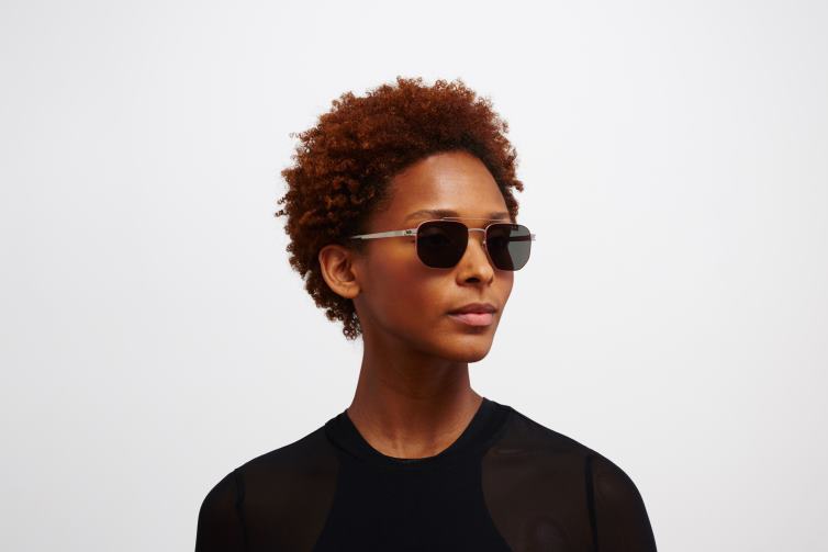 MYKITA ml05 Leica-Sonnenbrille Rahmen: Mattsilber | Linse: Leica G15 Solid + rote Kanten J6D2274