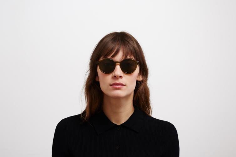 MYKITA Ketill Lite-Sonnenbrille Rahmen: C114 Peridot/glänzender Graphit | Linse: Raw Green Solid J6D22198