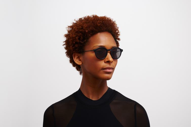 MYKITA Ketill Lite-Sonnenbrille Rahmen: C98 Mattschwarz/Schwarz|Linse: polarisiertes Pro Hi-Con Grau J6D22200