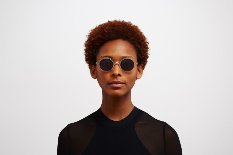 MYKITA esbo Lite-Sonnenbrille Rahmen: C101 Matt-Champagner/Glanzglas|Gläser: Polarisiertes Pro-Hi-Con-Grau J6D22174