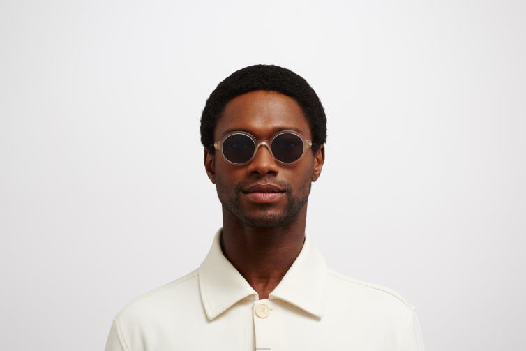 MYKITA esbo Lite-Sonnenbrille Rahmen: C101 Matt-Champagner/Glanzglas|Gläser: Polarisiertes Pro-Hi-Con-Grau J6D22174