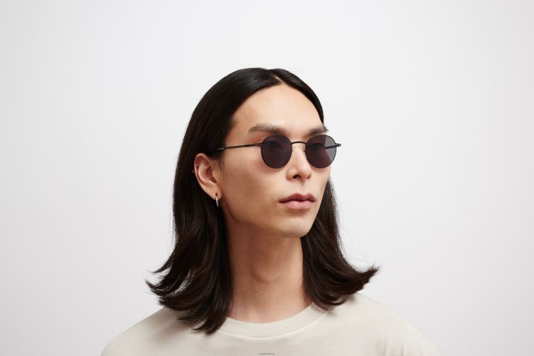 MYKITA nis Lite-Sonnenbrille Rahmen: Schwarz | Gläser: Polarisiert Pro Hi-Con Grau J6D22208