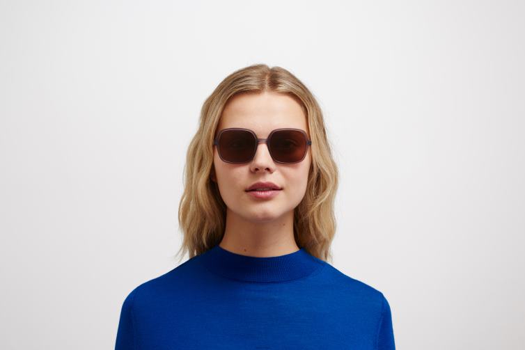 MYKITA saima Lite-Sonnenbrille Rahmen: C93 Mattrauch/Brombeere|Gläser: braun massiv J6D22123