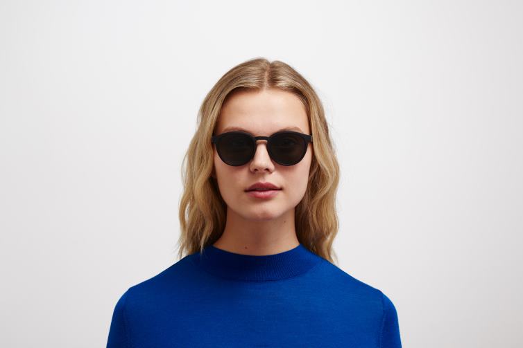 MYKITA Coleman Mylon-Sonnenbrille Rahmen: MD1 Pechschwarz | Gläser: dunkelgrau einfarbig J6D22226