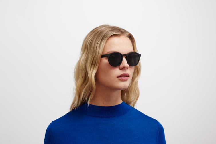MYKITA Coleman Mylon-Sonnenbrille Rahmen: MD1 Pechschwarz | Gläser: dunkelgrau einfarbig J6D22226
