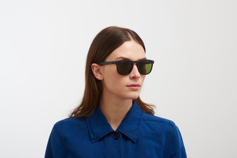 MYKITA Liebes Mylon-Sonnenbrille Rahmen: MD22 Ebenholzbraun | Gläser: grün massiv J6D22147