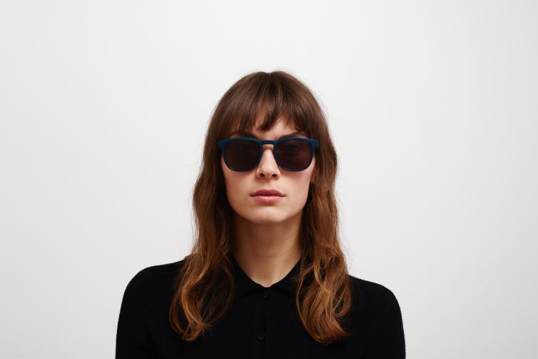 MYKITA Liebes Mylon-Sonnenbrille Rahmen: MD34 Indigo | Gläser: braun massiv J6D22145