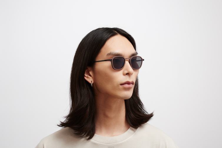 MYKITA Tanne Mylon-Sonnenbrille Rahmen: MH63 Kaschmirgrau/Schwarz | Gläser: polarisiertes Pro Hi-Con Grau J6D22142