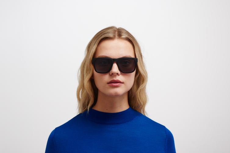 MYKITA Welle Mylon-Sonnenbrille Rahmen: MD1 Pechschwarz | Gläser: dunkelgrau einfarbig J6D22153