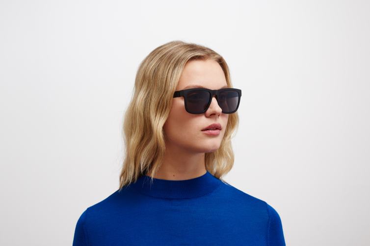 MYKITA Welle Mylon-Sonnenbrille Rahmen: MD1 Pechschwarz | Gläser: dunkelgrau einfarbig J6D22153