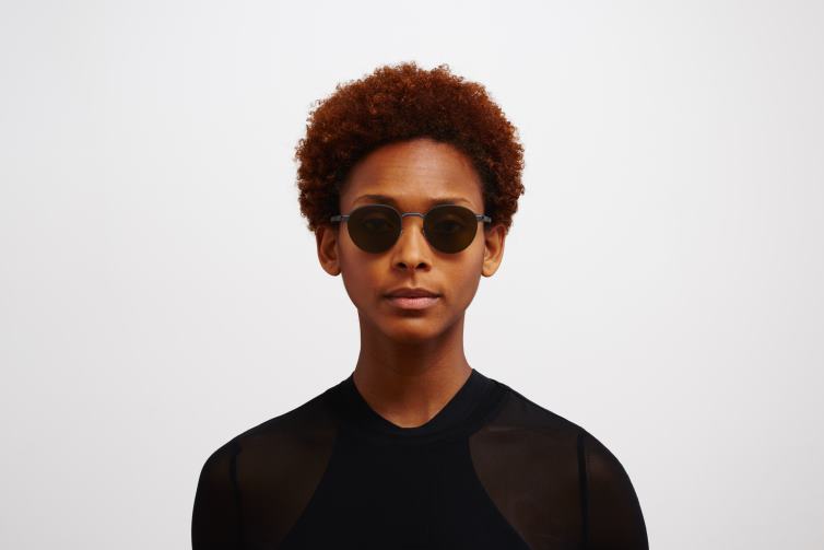 MYKITA Carlo Nr. 1 Sonnenbrille Rahmen: Sturmgrau/Blaugrau|Gläser: Raw Brown Solid J6D22166