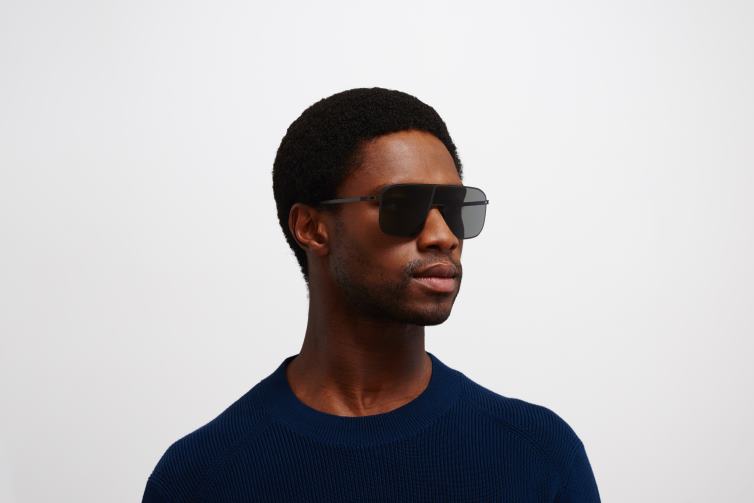 MYKITA studio12.2 Studio-Sonnenbrille Rahmen: schwarz | Gläser: dunkelgrau einfarbig J6D2239