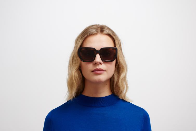 MYKITA studio13.2 Studio-Sonnenbrille Rahmen: MA5 Pitch Black/Zansibar | Gläser: Terra Solid J6D22134